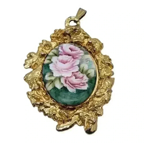 Vtg Pendant Hand Painted Porcelain Roses 14k Gold Nugget plated Frame Necklace - Picture 3 of 10